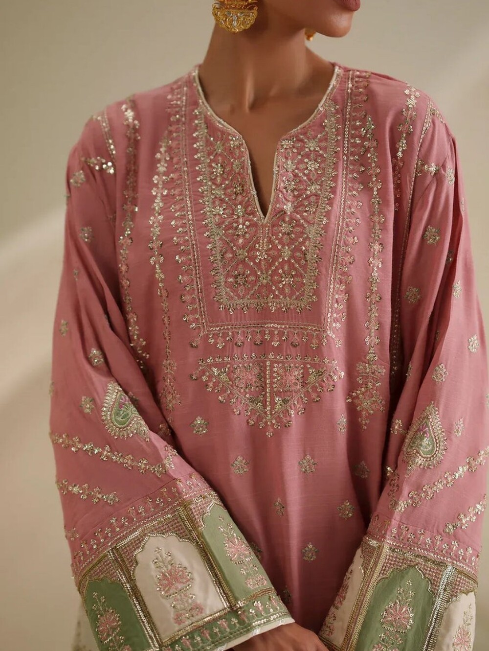 Pakistani Designer Suit - Picture 3 of 4